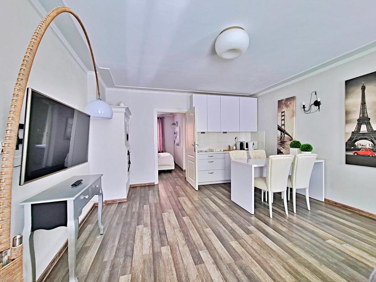 Perfect Stay - "Campari Glam Apartments" Torun Bagian luar foto